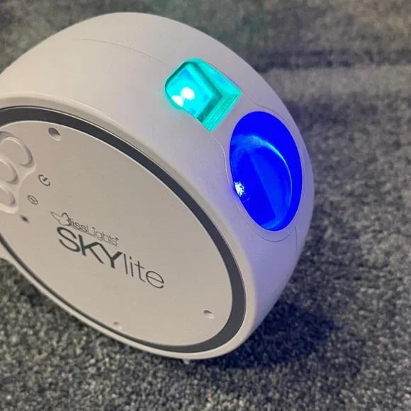 SkyLite White Projector - Picture 3 of 5